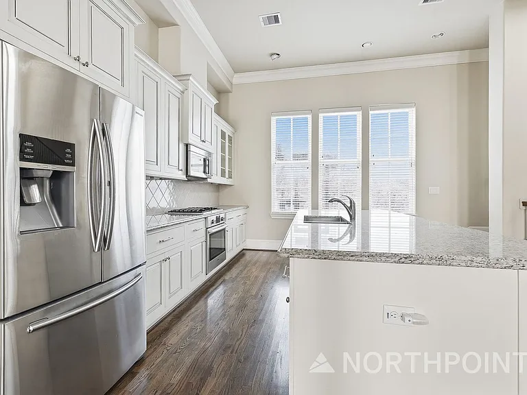 2710 Cohn Gdn — Photo 5
