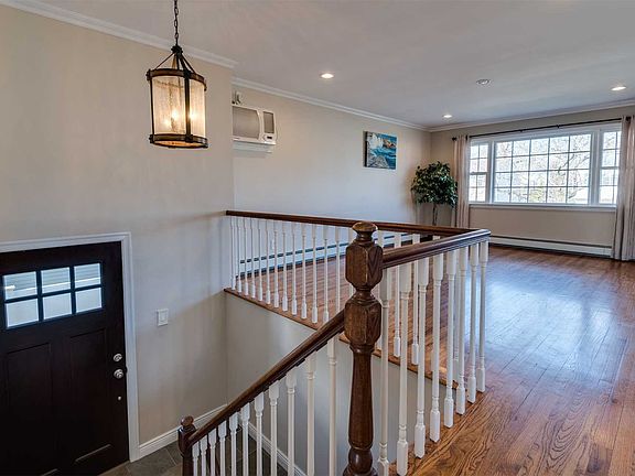 4th image of 8 Crawford Ct