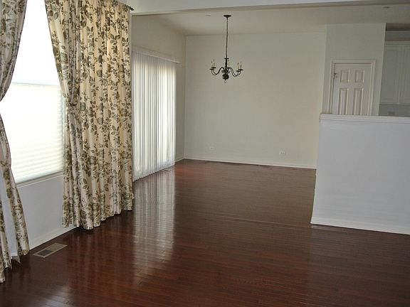Separate Dinning area(Easily fits 8 person table)