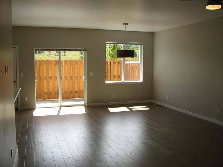 120 Pioneer Ave — Photo 11