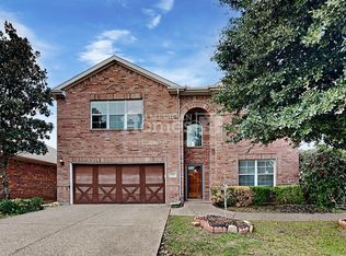 2704 Albatross Ln, Fort Worth, TX 76177