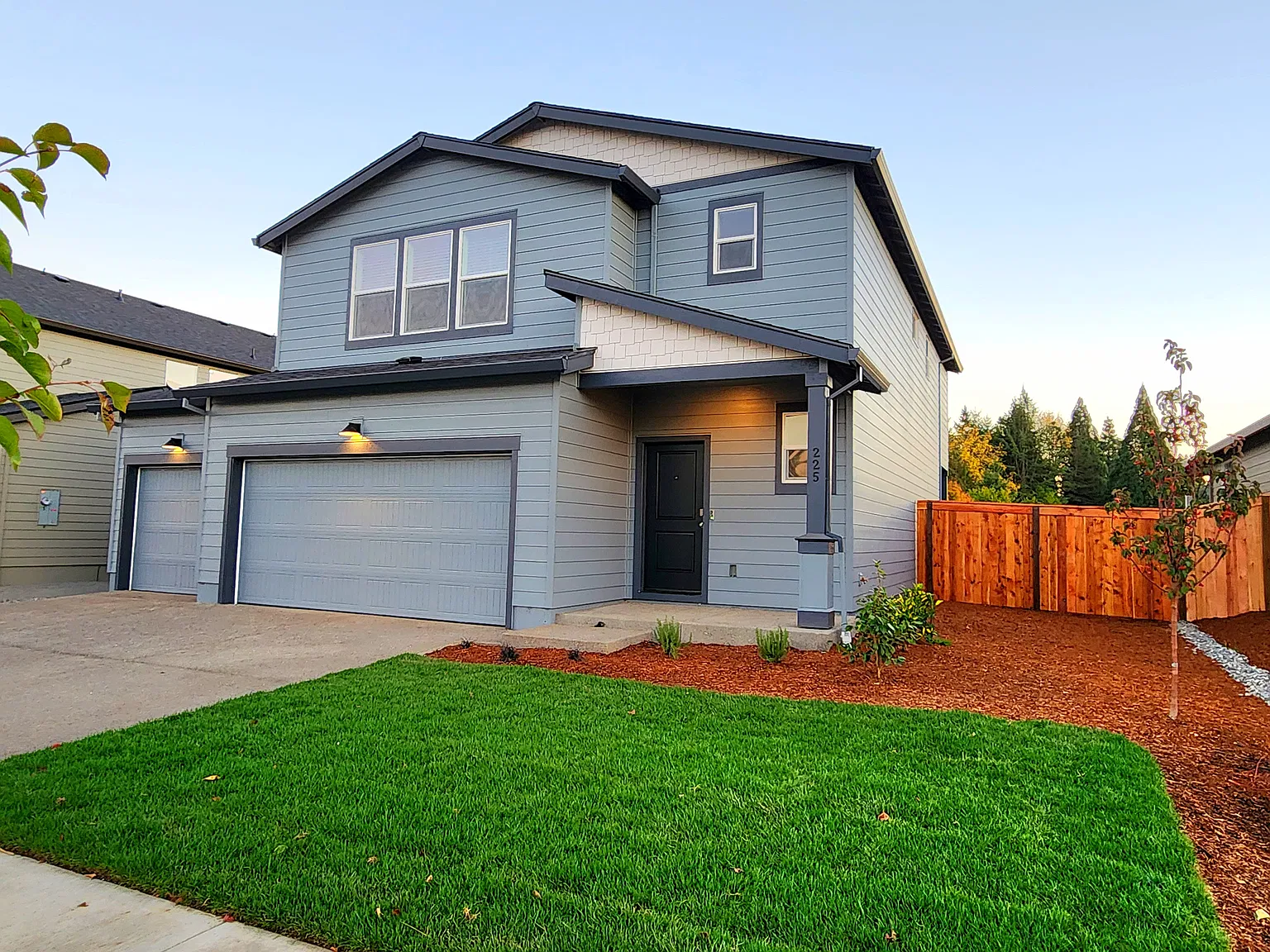 4 bed, 2.5 bath, 2260 sqft, $3,300 — Photo 2