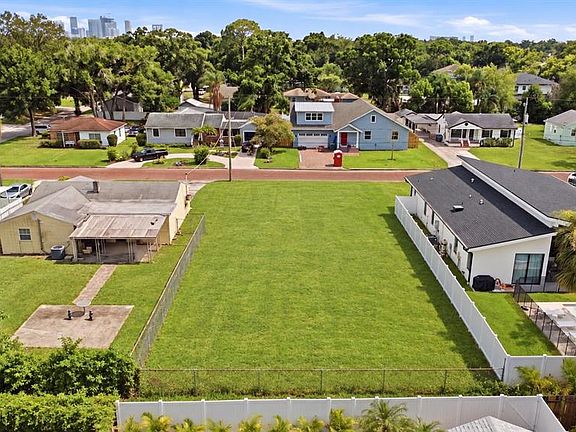 3rd image of 805 W INDIANA AVENUE