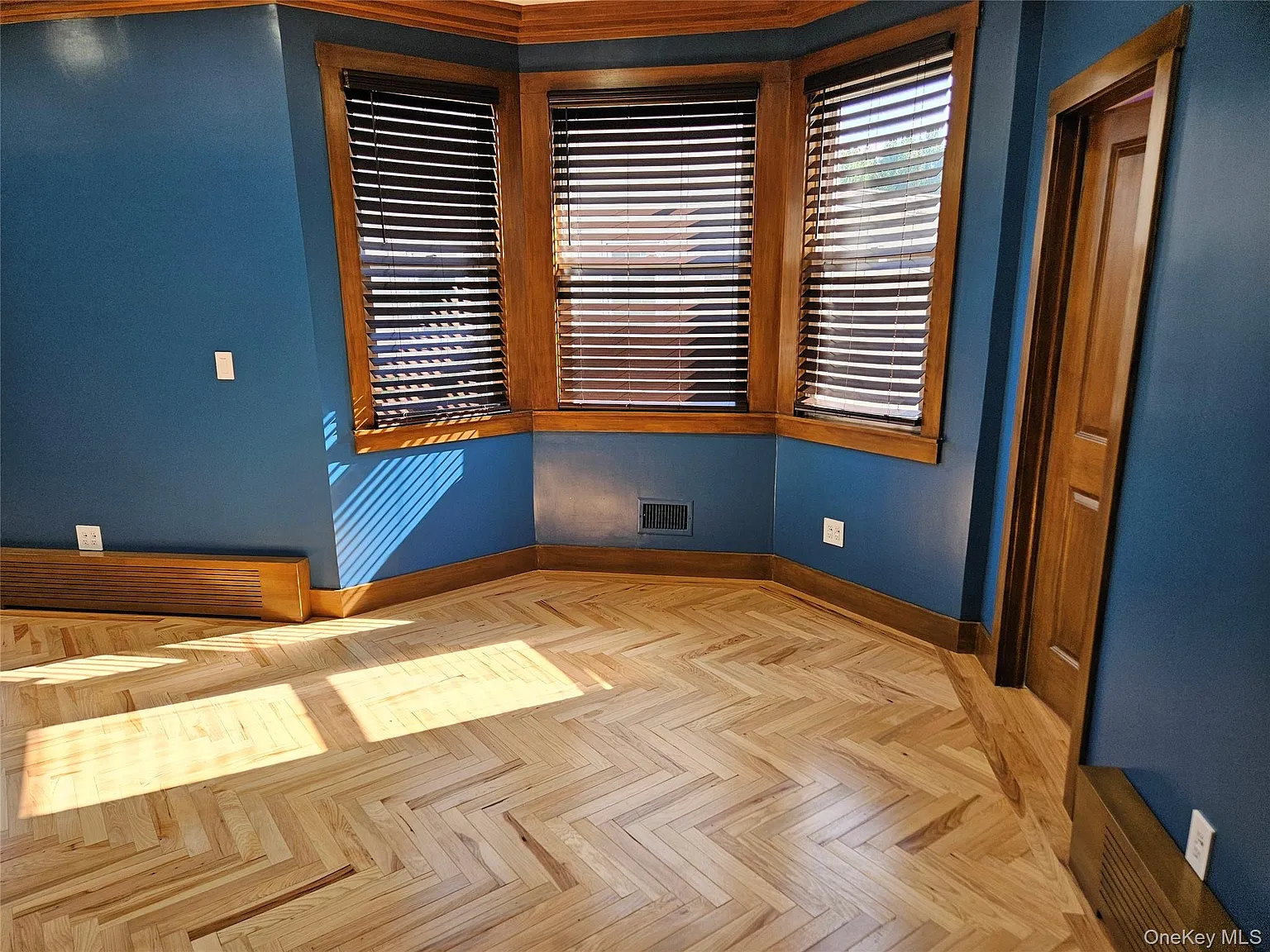 3 bed, 2.0 bath, 1700 sqft, $4,400 — Photo 4
