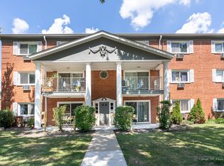 100 E Lillian Ave APT 2D, Arlington Heights, IL 60004