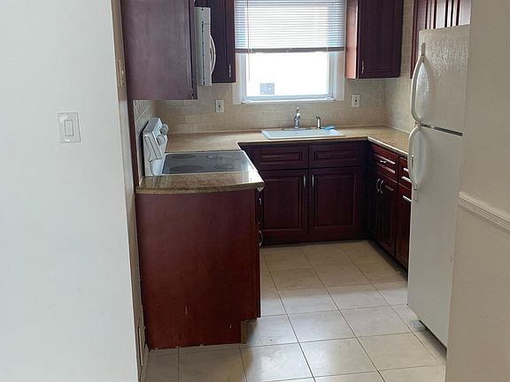 5th image of 2610 E 64th St