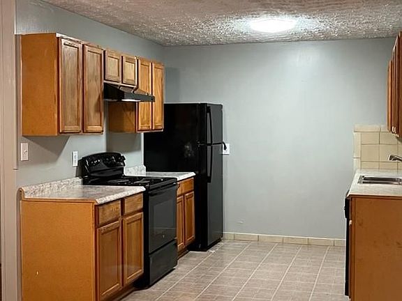 3rd image of 107 Weston Dr