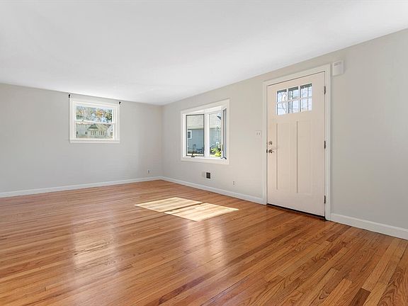 5th image of 12 Hickory Ln #12