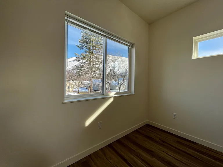 909 Poplar St #B — Photo 10