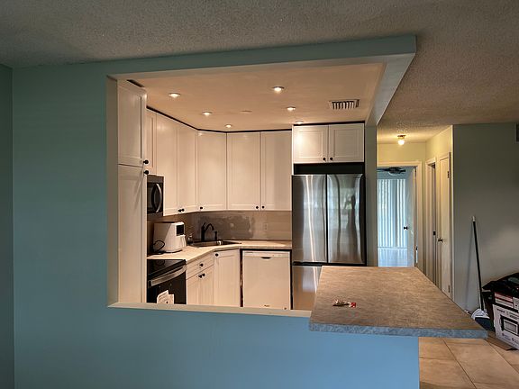 3rd image of 2415 Lowson Blvd #1