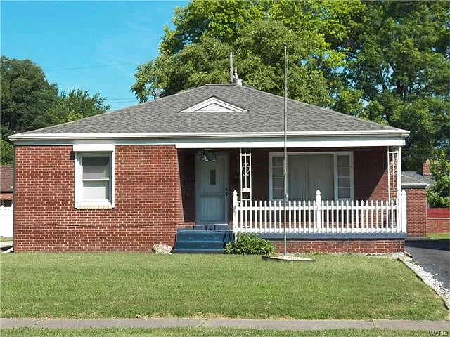 2645 Delmar Ave photo 1