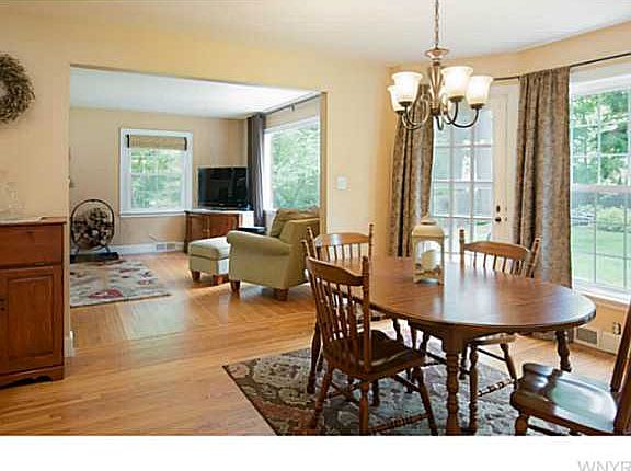 3rd image of 148 Chauncey Ln