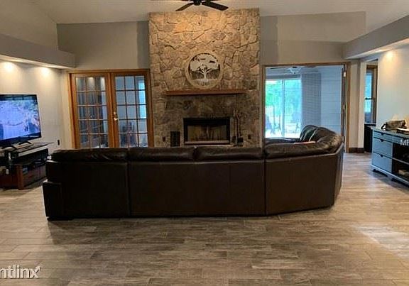 5th image of 1270 Mactavandash Dr