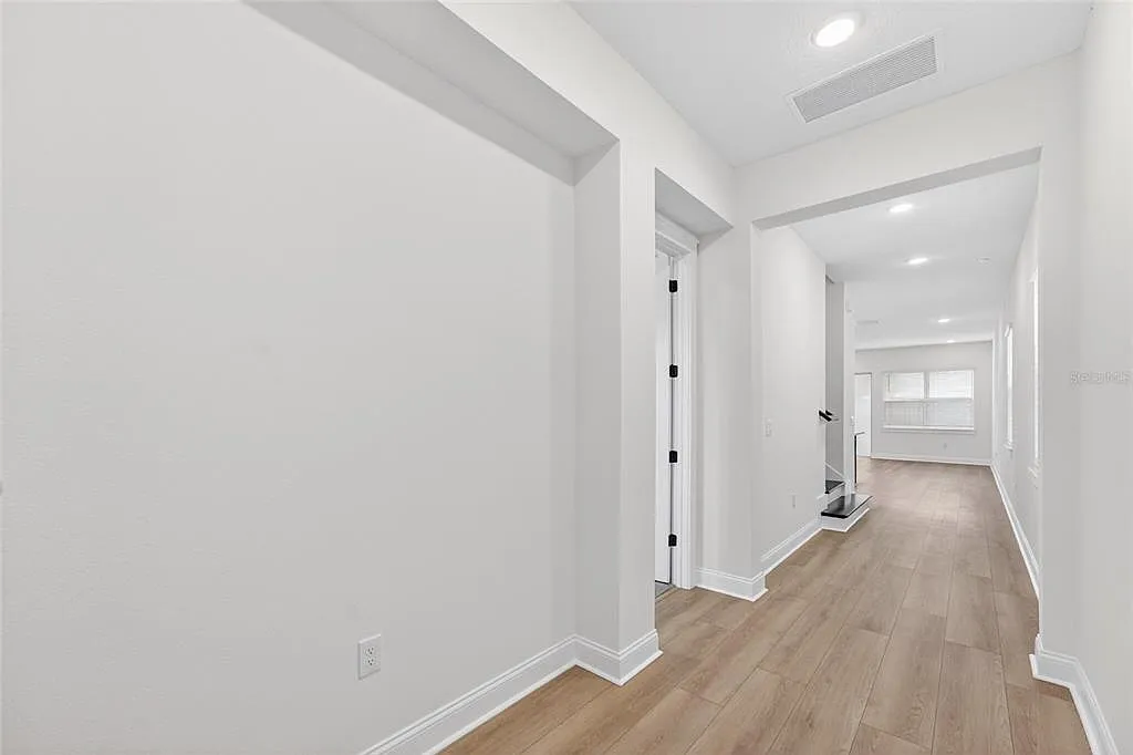4 bed, 3.5 bath, 2686 sqft, $3,600 — Photo 4