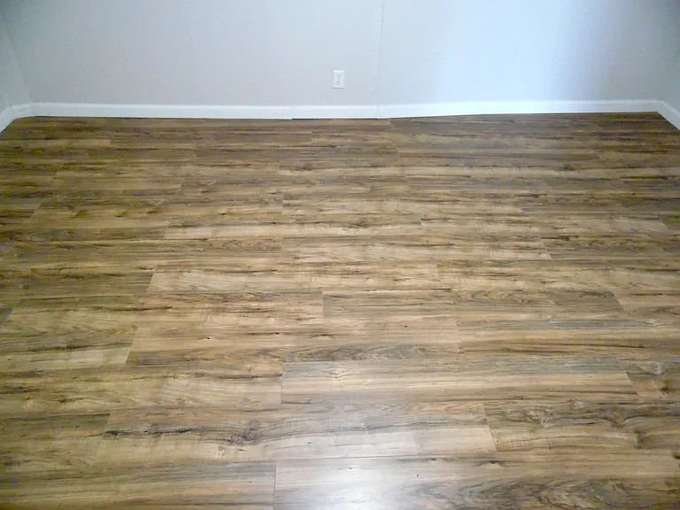 300 E Decatur St — Photo 9