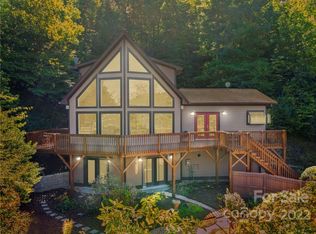 112 Wildflower Cove Dr, Swannanoa, NC 28778