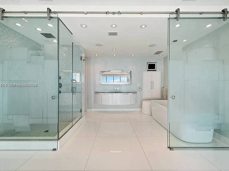 1040 Biscayne Blvd #4403 — Photo 16