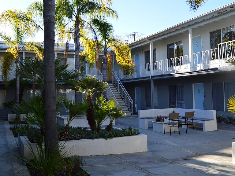 608 San Vicente Blvd — Photo 3