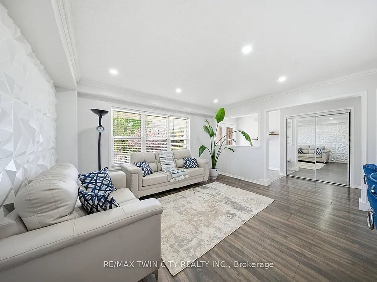 20 Webb Ave #UPPER — Photo 8