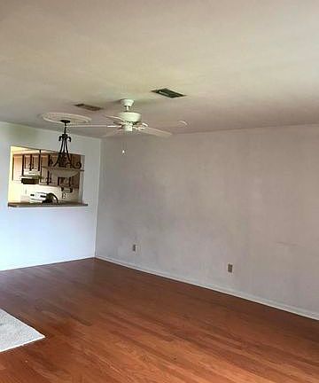 5th image of 160 Limewood Pl #B