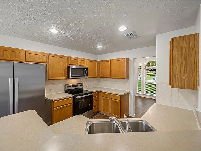 18401 Sunrise Oaks Ct — Photo 15