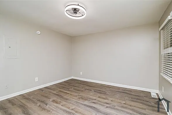 1097 Smith St SW — Photo 6