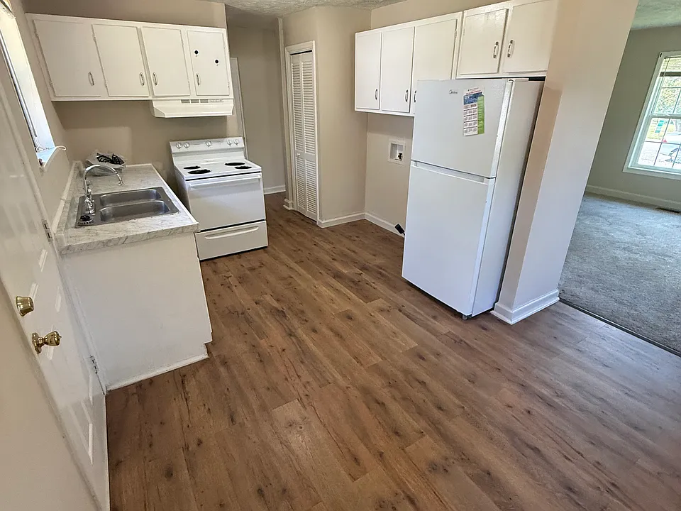 487 McBain Dr