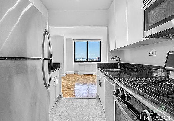 4th image of 145 W 67th St APT 45K