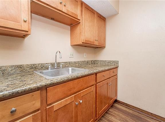 5th image of 713 Colony Dr APT A