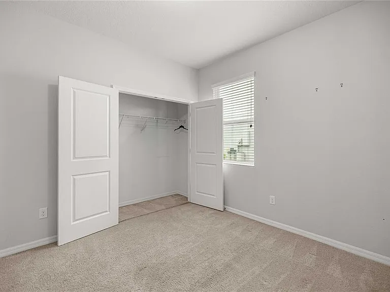 5649 SW 50th Ave — Photo 12
