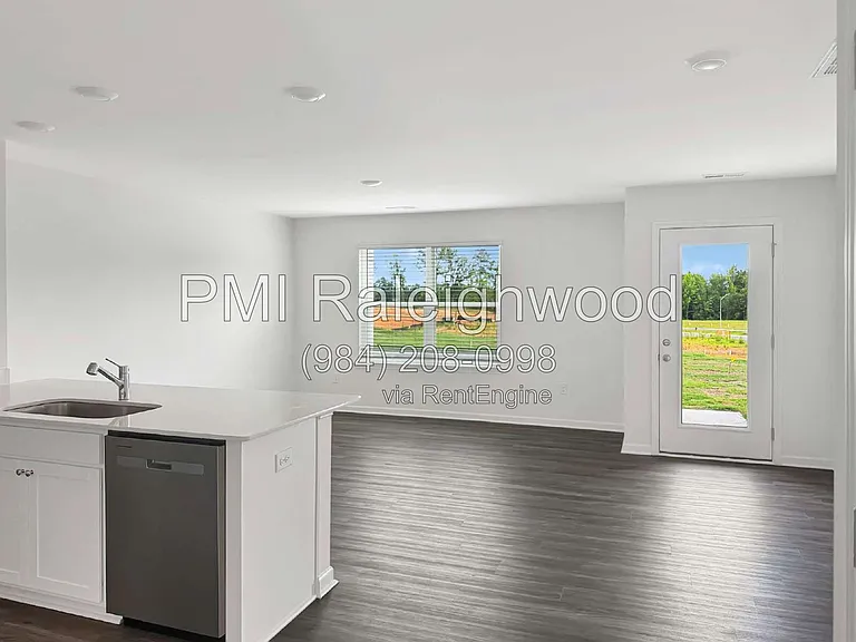 108 Clementine St — Photo 6
