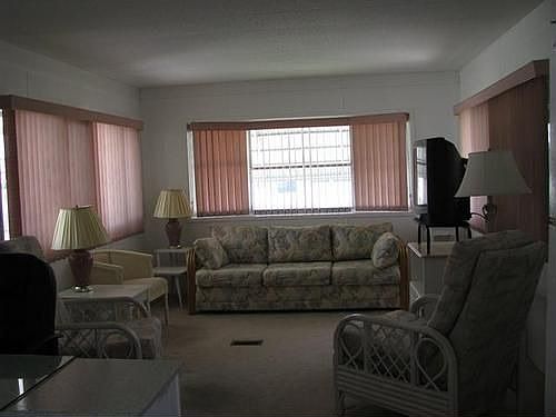 3rd image of 3247 Hampshire Dr