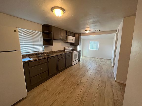 5th image of 326 W Illinois St #2
