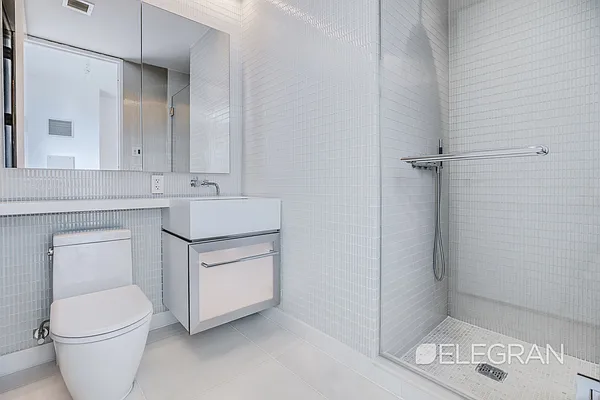 Sold by (Legacy) Elegran | media 8