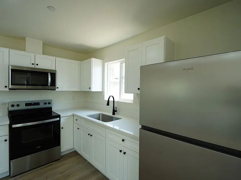 4805 Charlotte Way — Photo 8