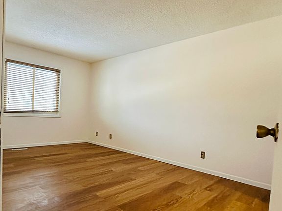 5th image of 2033 N Park Dr