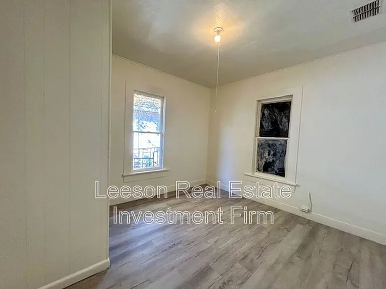 2924 Dupont St — Photo 7