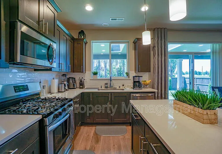 8501 N 1st St — Photo 14