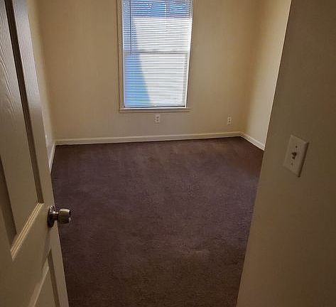 4th image of 2813 S Rybolt Ave