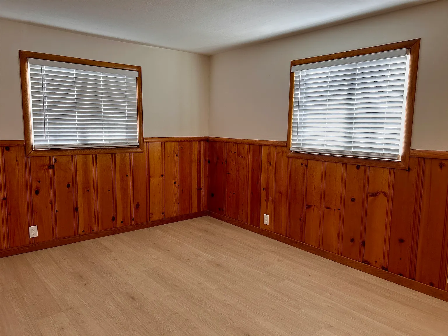 933 Brockway Ave — Photo 3