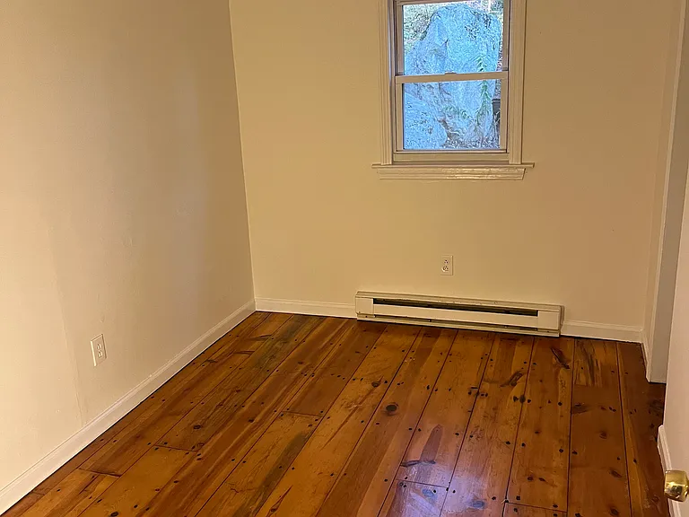 24 Columbia Rd — Photo 6