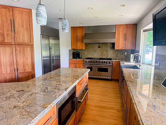 Kitchen - granite counters, viking stove, warming drawer, sub zero fridge