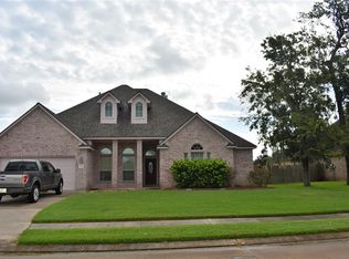 213 Lexington Ave, Clute, TX 77531