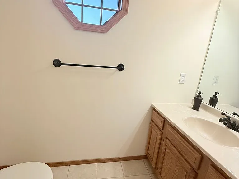 62 Vermont Ave — Photo 6