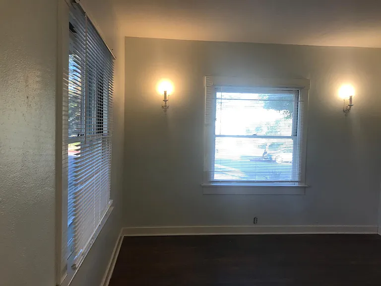 248 E University Blvd — Photo 4