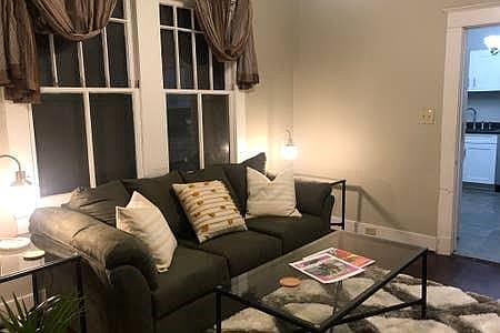 4th image of 940 Race St