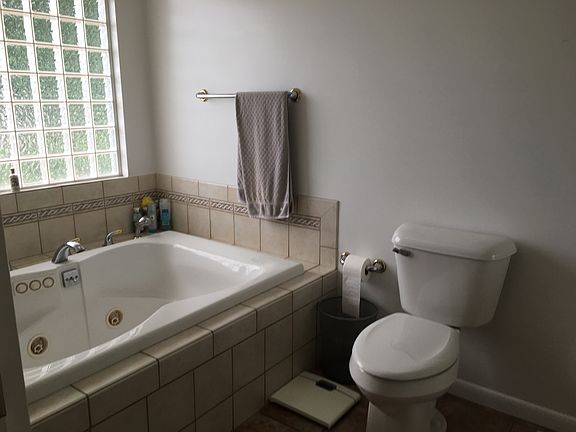 Master bathroom jacuzzi tub