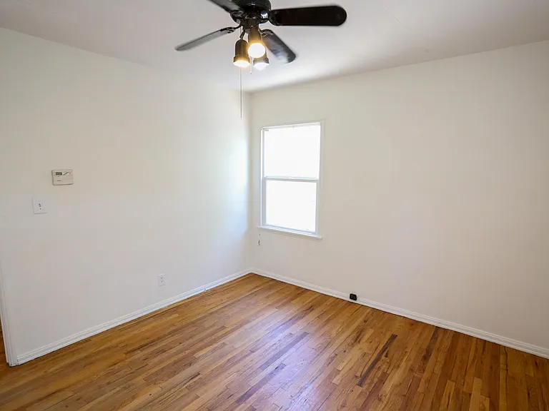 19422 Archwood St — Photo 30