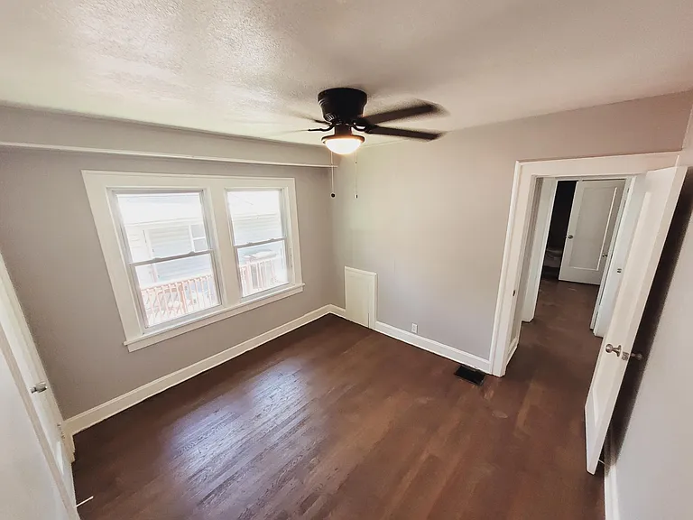 2039 E Gregory Blvd — Photo 10