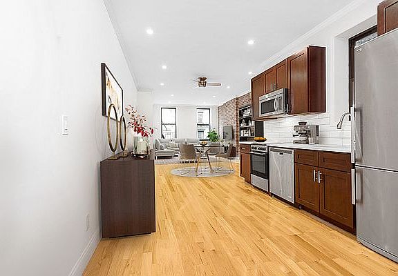 2nd image of 125 E 88th St #4AB